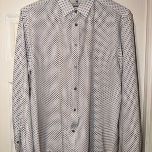 International Report Men's White and Black Patterned 4-way Dress Shirt